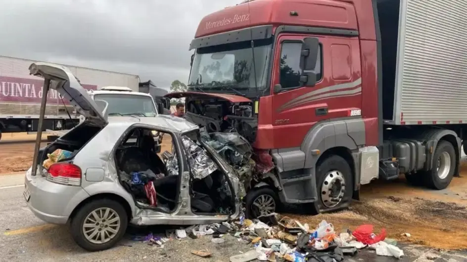 Acidente deixa 6 pessoas da mesma família mortas na BR-251