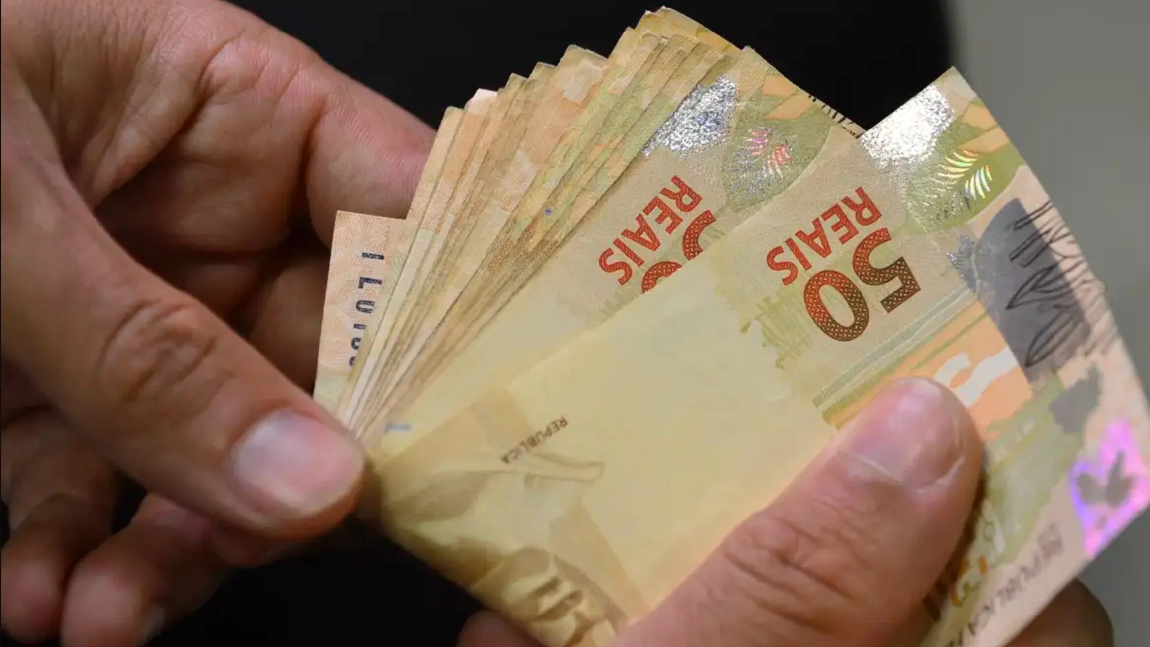 Governo propõe salário mínimo de R$ 1.717 para 2027