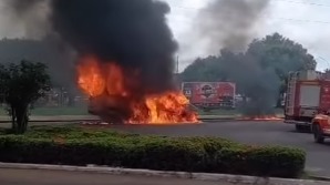 Vídeo: veículo pega fogo na BR-010 e preocupa população em Imperatriz