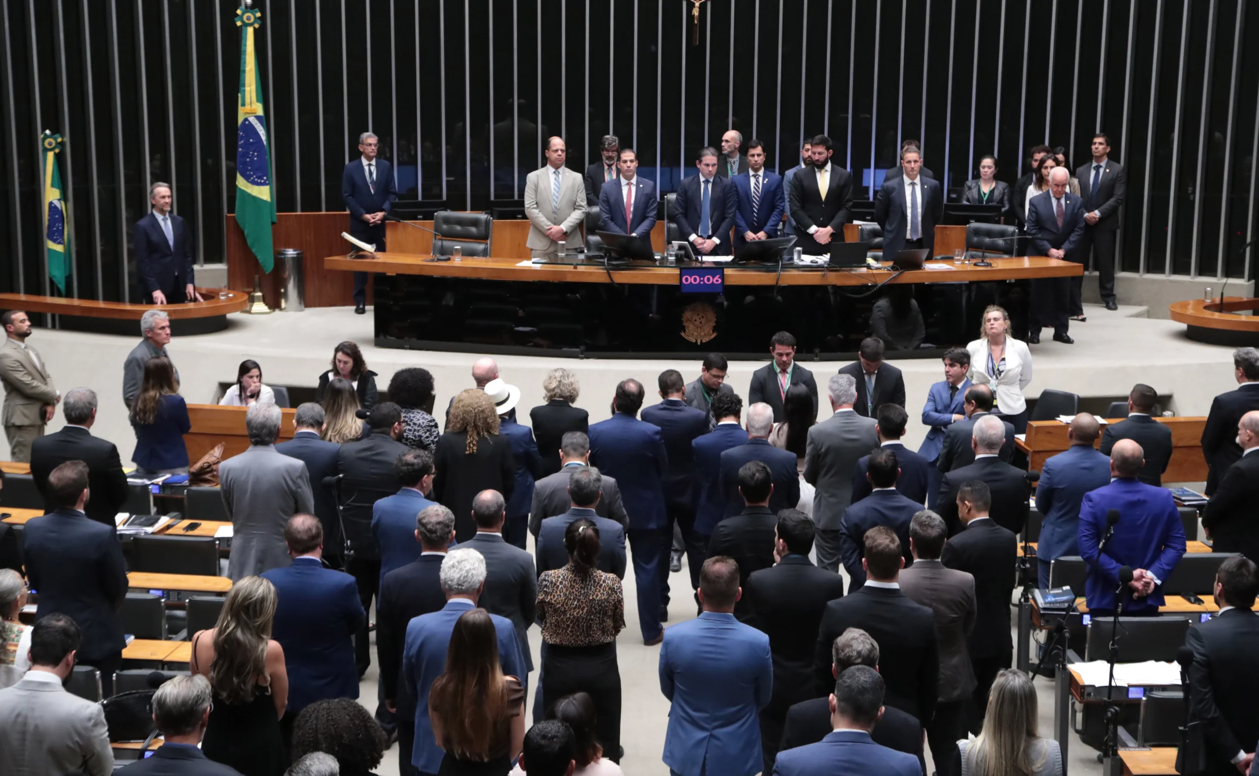 CCJ da Câmara retoma hoje análise da PEC que acaba com a escala 6×1