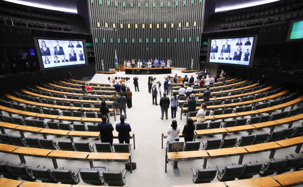 Câmara analisa proposta que eleva punição por importunação sexual