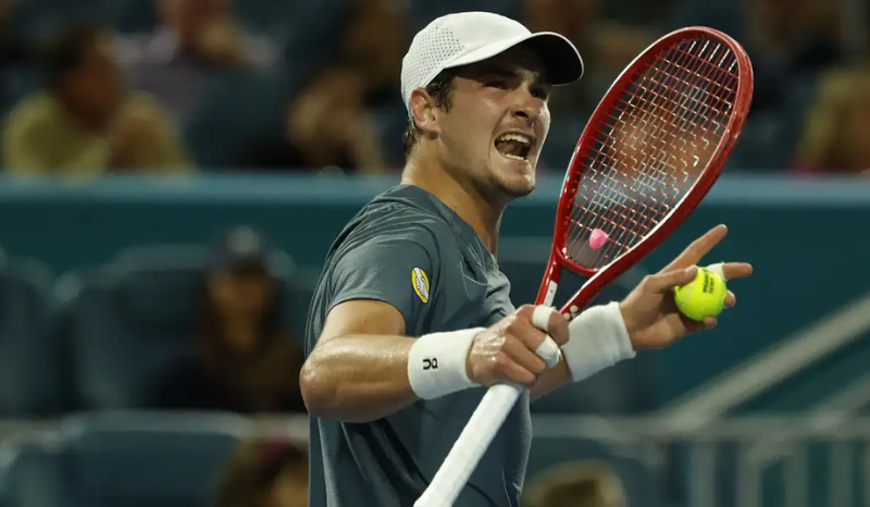 João Fonseca cai nas quartas de Mônaco para Zverev, número 3 do mundo