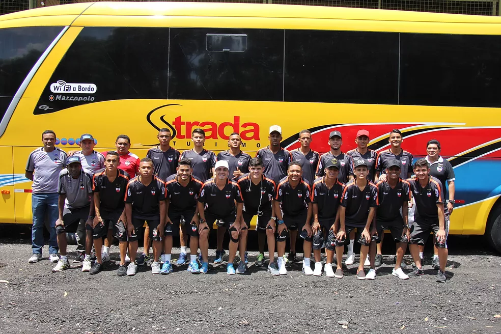 Lei cria passe livre para jovens atletas de futebol no Acre
