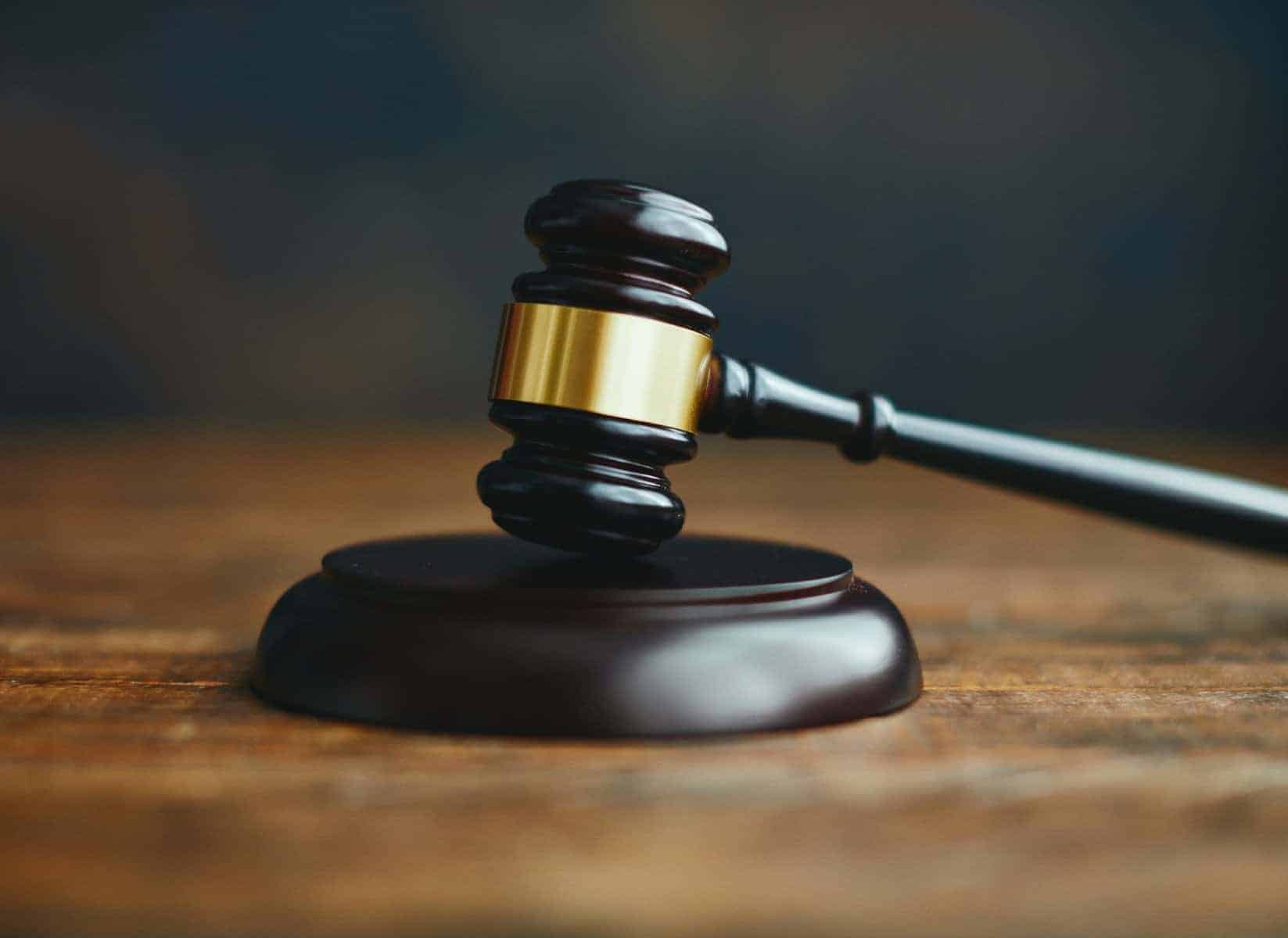 Leilões judiciais no Acre abrem lances com casas, motos e galpões; veja datas e como participar