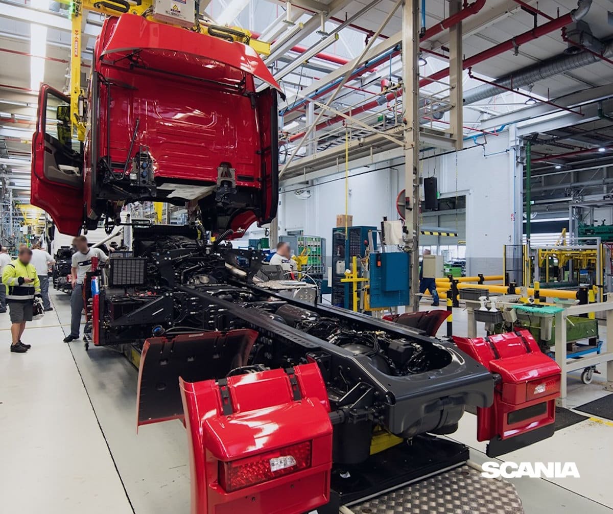 Produção de caminhões tem alta em março, mas fica abaixo do registrado em 2025