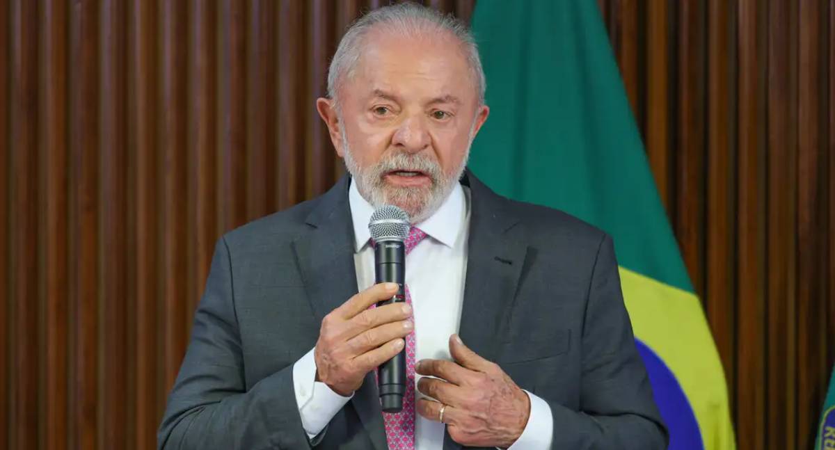 Lula sanciona Plano Nacional de Educação e diz que país não precisa de escola cívico-militar