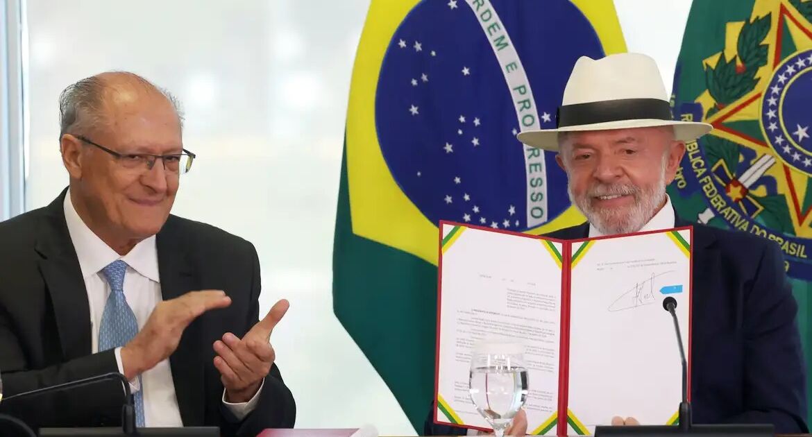 Lula assina decreto que promulga acordo UE-Mercosul