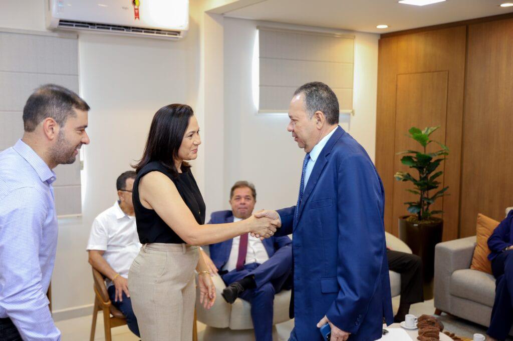 Líder do governo sai em defesa de Mailza