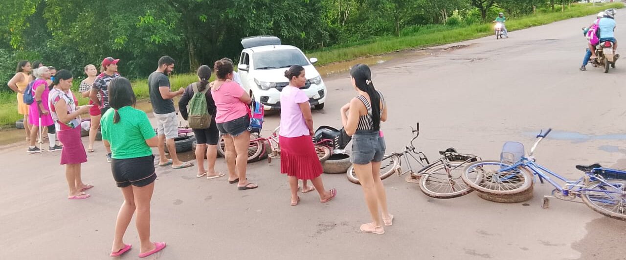 Moradores do Ramal da Judia bloqueiam avenida em protesto