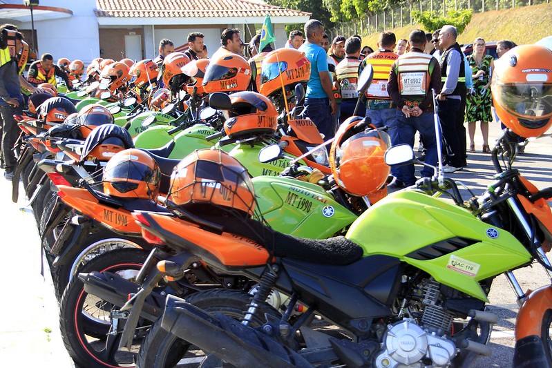 Roberto Cidade inicia cursos e entrega CNHs a mototaxistas em Manaus