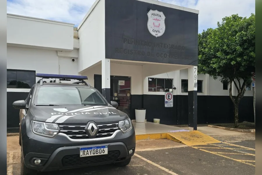 Homem espanca mulher e faz filho dela refém