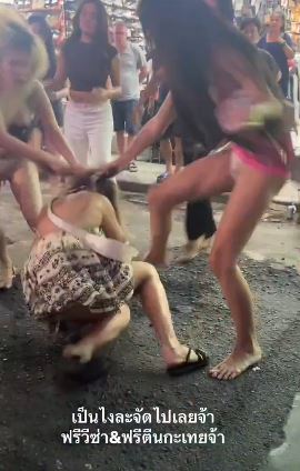 Turista embriagada provoca mulhres na rua e acaba levando surra; VEJA
