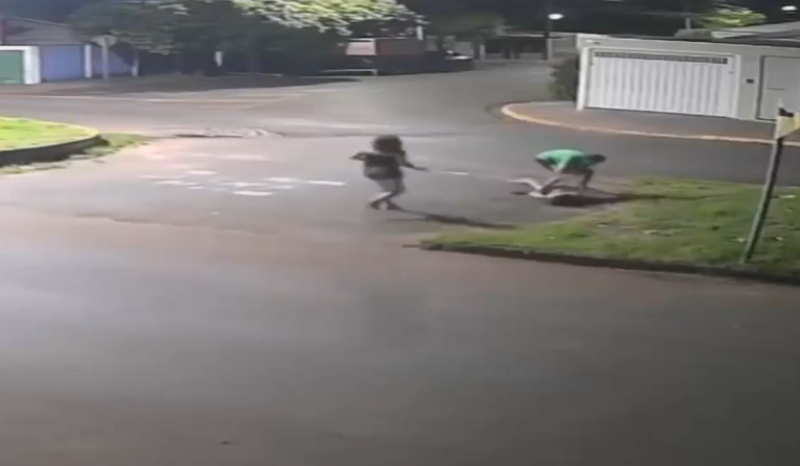 mulher é perseguida, agredida e morta pelo ex-compnaheiro na rua