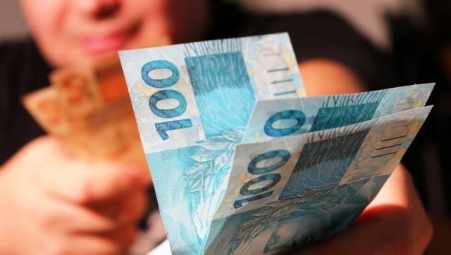 Aposentados e pensionistas do INSS terão 13º antecipado para abril e maio; confira o calendário