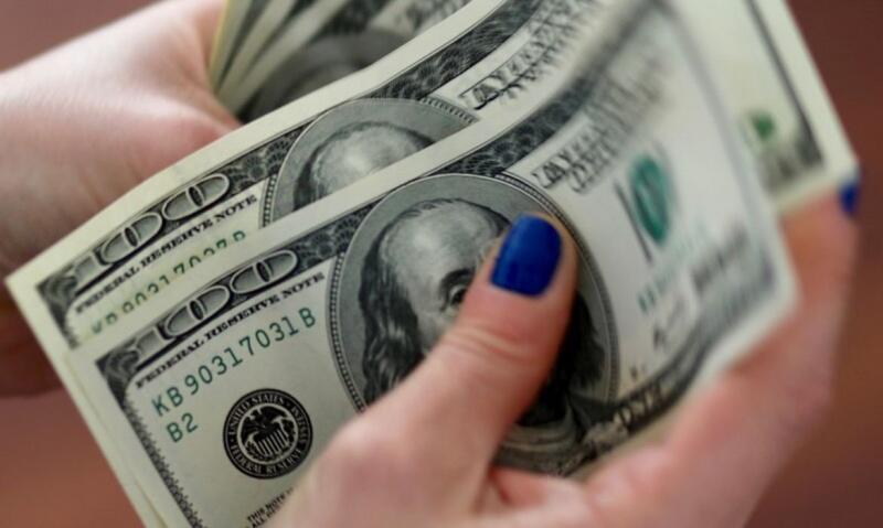 Dólar recua, se aproxima de R$ 5,00 e acumula queda de 2,88% na semana