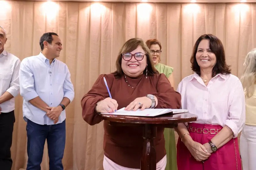 Professora Francisca Oliveira é empossada nova secretária de Estado da Educação – Diário do Amapá