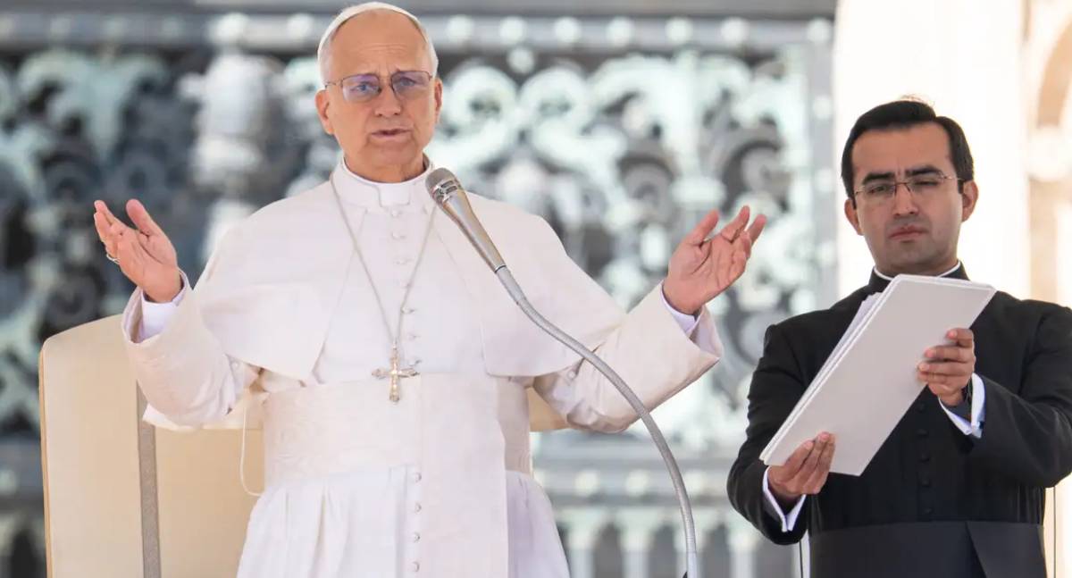 Papa Leão XIV pede fim da “loucura da guerra” durante vigília no Vaticano