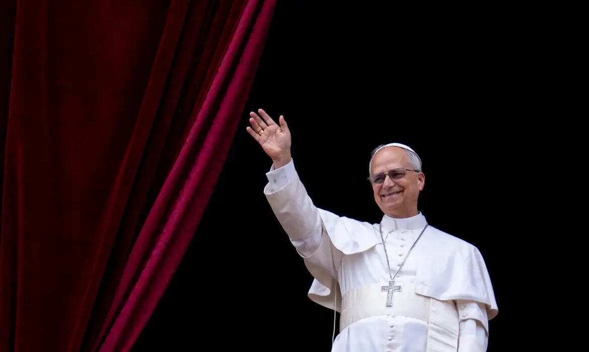 Papa rebate críticas de Trump e reforça discurso por paz durante viagem à África