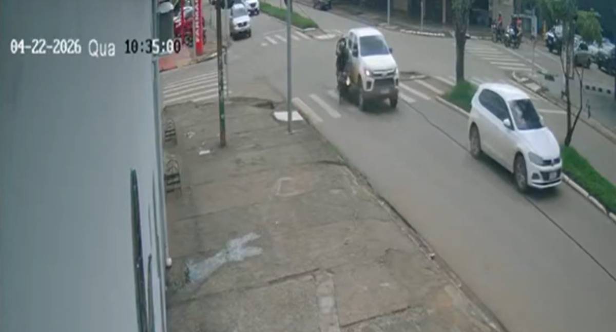 Passageira de moto fica ferida em acidente na Avenida Guaporé