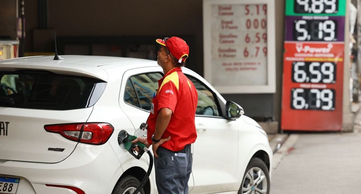 Governo propõe usar receita do petróleo para baixar combustíveis