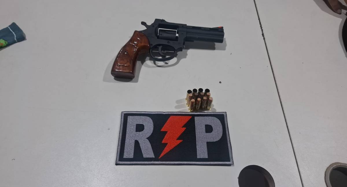 Polícia Militar apreende revólver e munições em vila de apartamentos