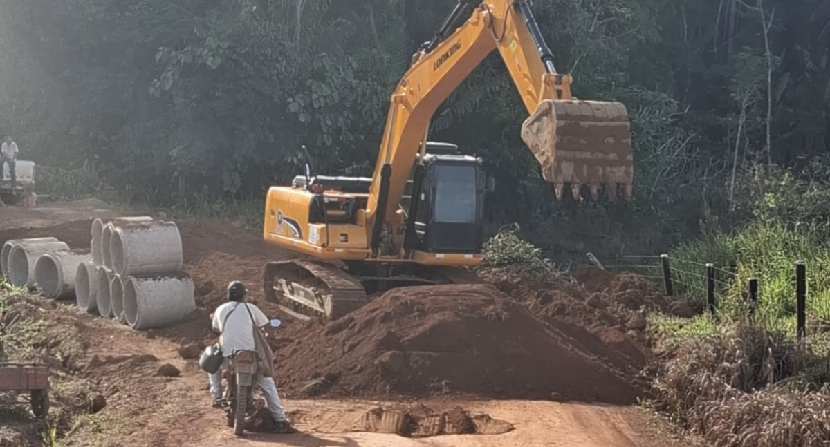 Prefeitura avança com obras na Linha Nona e recupera vias no distrito de Abunã