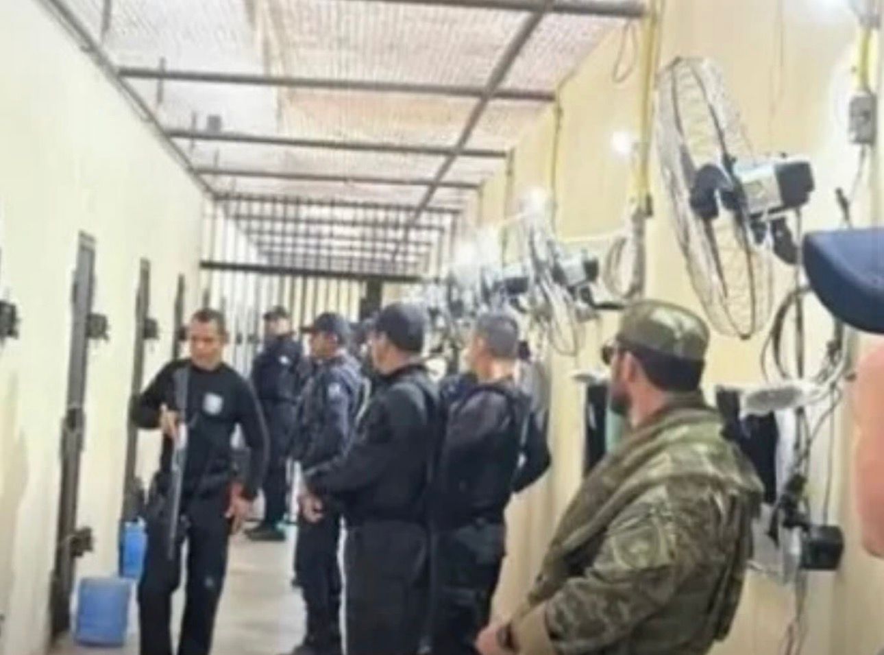 Reforço na segurança marca operação dentro de presídio no interior do Acre