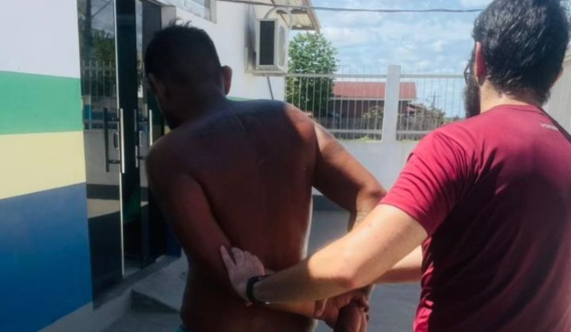 Homem é preso após tentar atacar companheira com faca no AM
