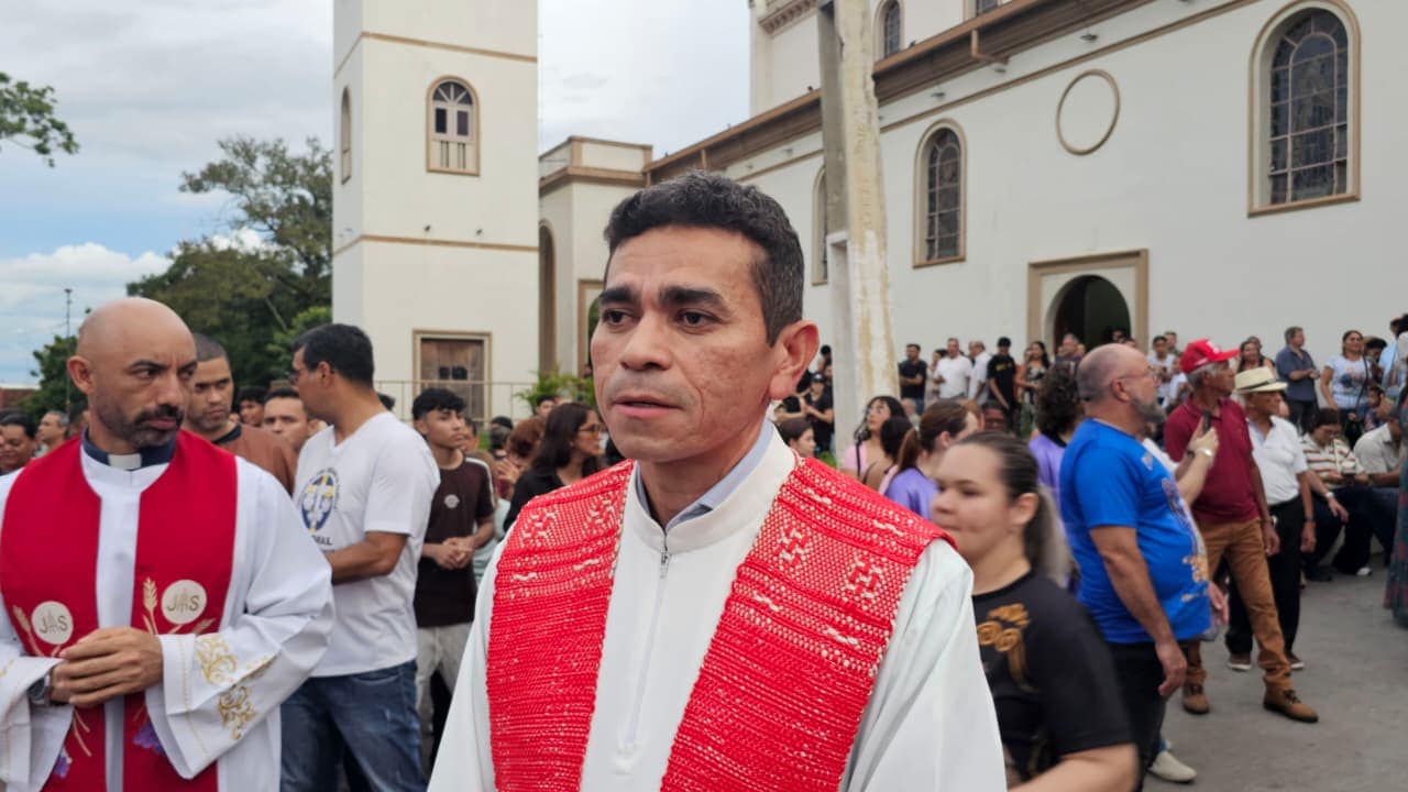 “É um dia de silêncio e penitência”, destaca padre Manoel durante procissão