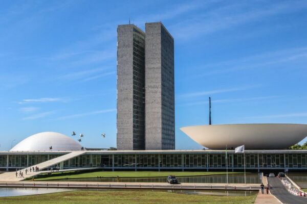 Janela de migração partidária termina nesta sexta-feira