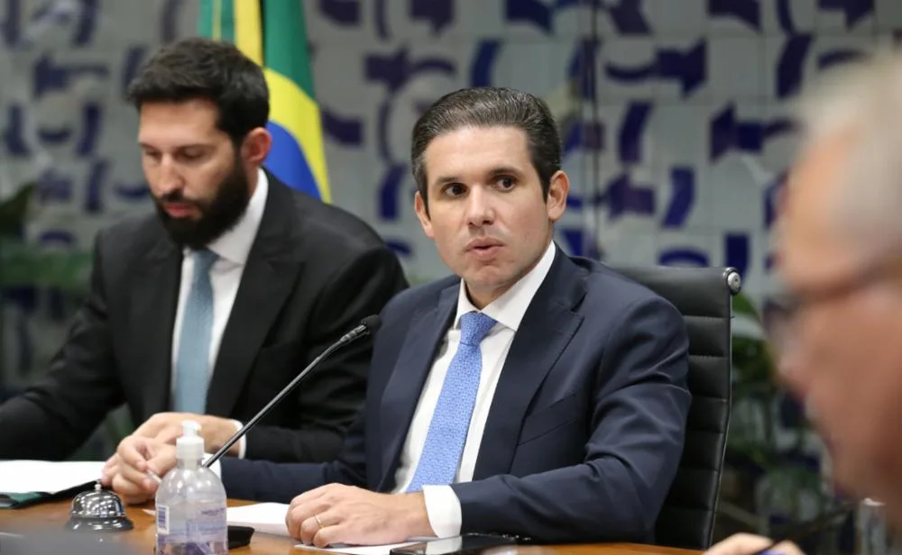 Câmara cria comissão para analisar PEC que propõe fim da escala 6×1