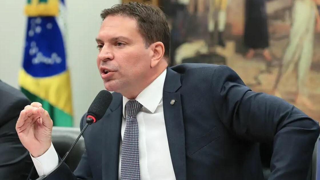 Comissão pode ouvir delegado que ajudou a prender Ramagem nos EUA