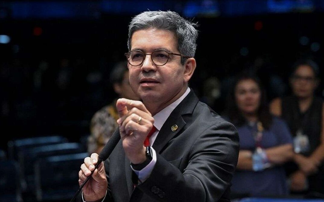 Projeto de Randolfe que garante 20 dias de licença-paternidade é sancionado por Lula – Diário do Amapá