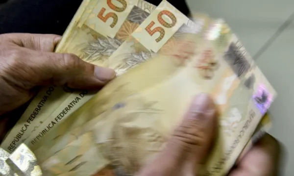 Governo Federal propõe salário mínimo de R$ 1.717 em 2027