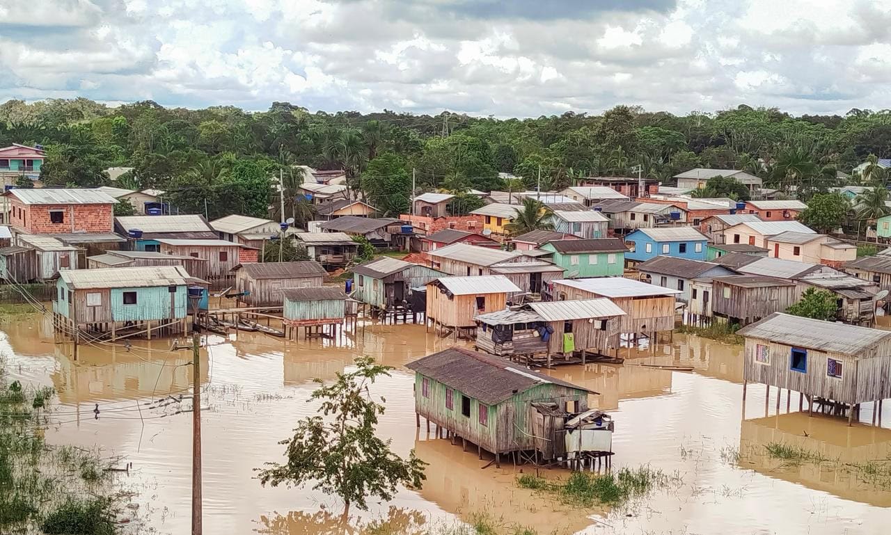 Rio Juruá volta a transbordar em Cruzeiro do Sul e deixa autoridades em alerta