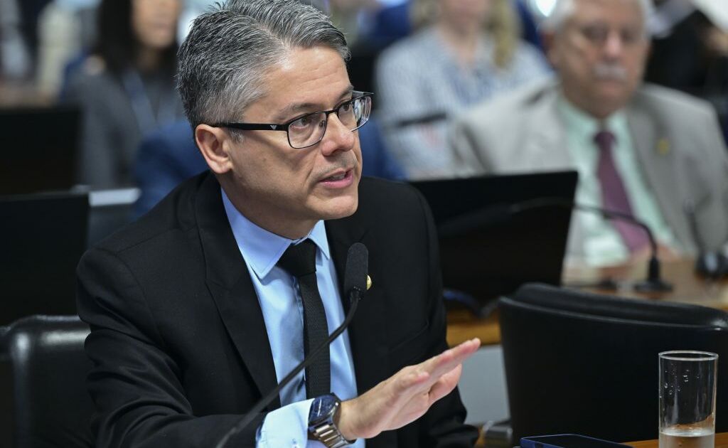 Família de Alexandre de Moraes processa senador por falas sobre PCC