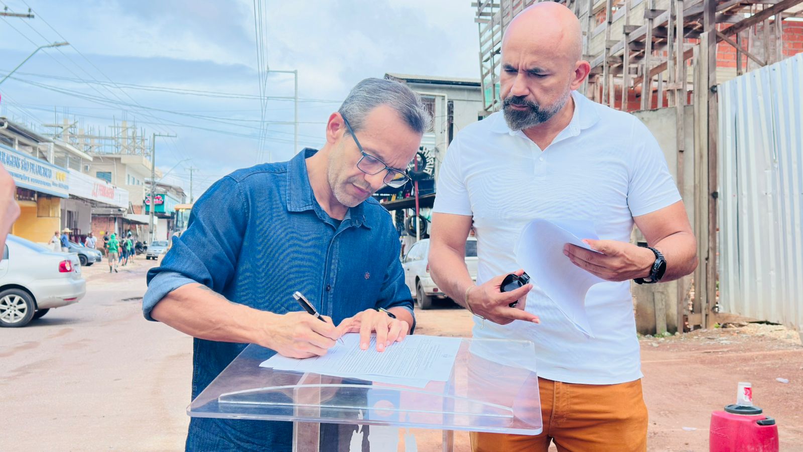 Pedro DaLua assina ordem de serviço para pavimentação das 6ª e 7ª avenidas do Congós – Diário do Amapá
