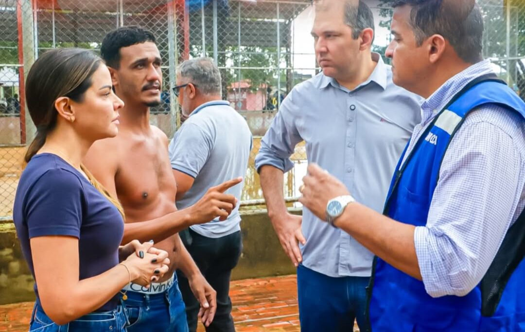 Esposa de Alysson acompanha ruas alagadas após enxurrada