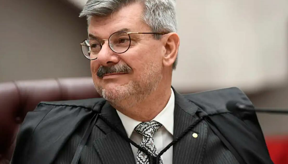 STJ abre processo e mantém afastamento de ministro acusado de assédio