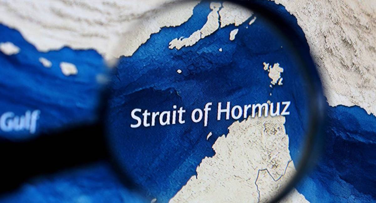 Tráfego no Estreito de Ormuz registra leve movimentação em meio a tensões