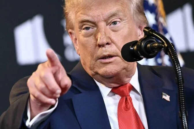 Trump escala ofensiva contra o Irã e promove troca no comando do Exército dos EUA