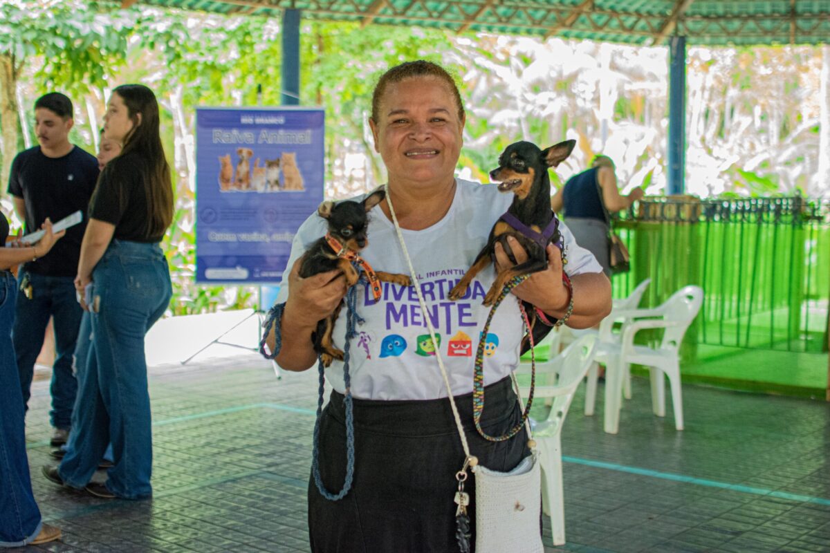 Rio Branco realiza ação com 936 vacinas e 30 adoções de animais