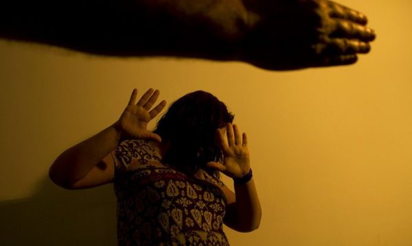Jovem sofre agressão de marido e é expulsa de casa em Boa Vista