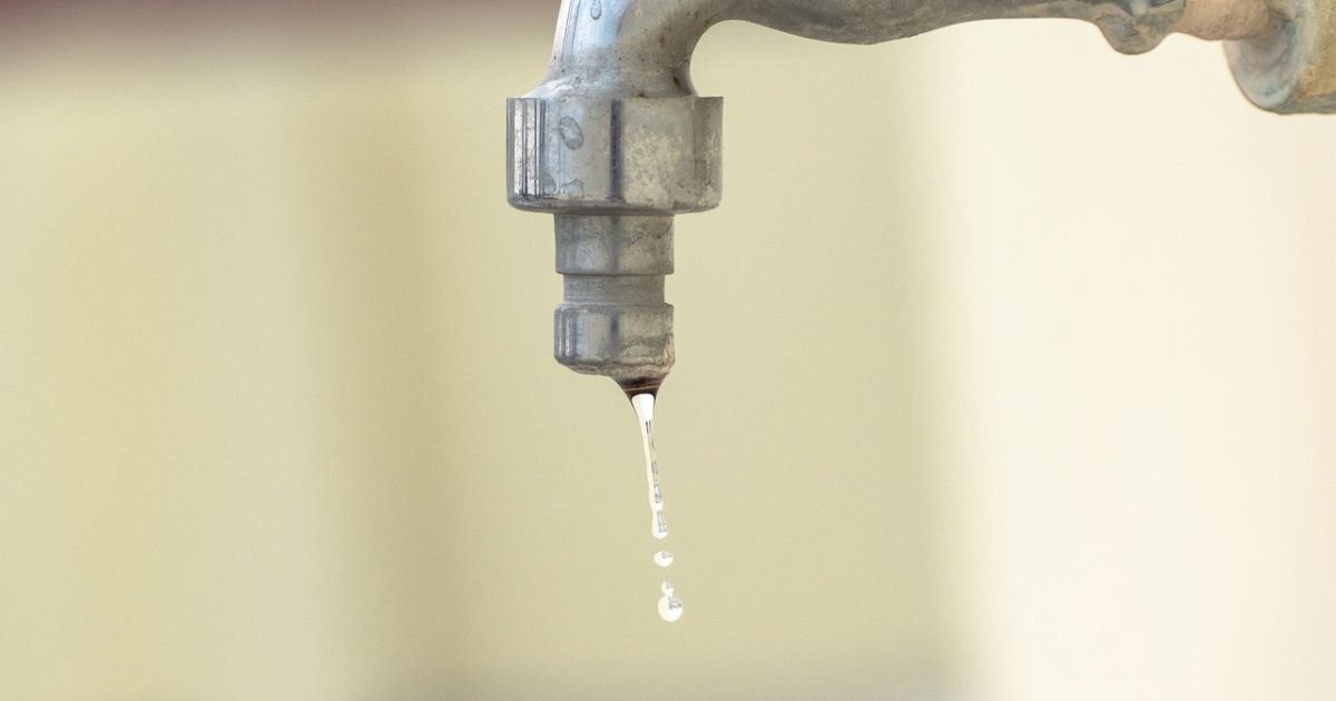 Falta d’água afeta ao menos dez bairros na zona leste de Manaus; CONFIRA