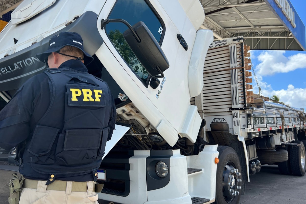 Caminhão adulterado com restrição judicial é recuperado pela PRF em Sergipe