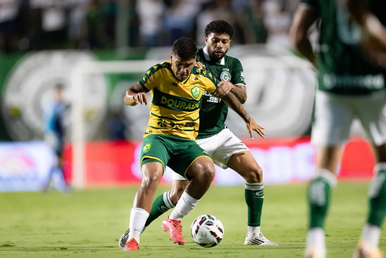 Goiás perde para o Cuiabá e chega à segunda derrota seguida na Série B