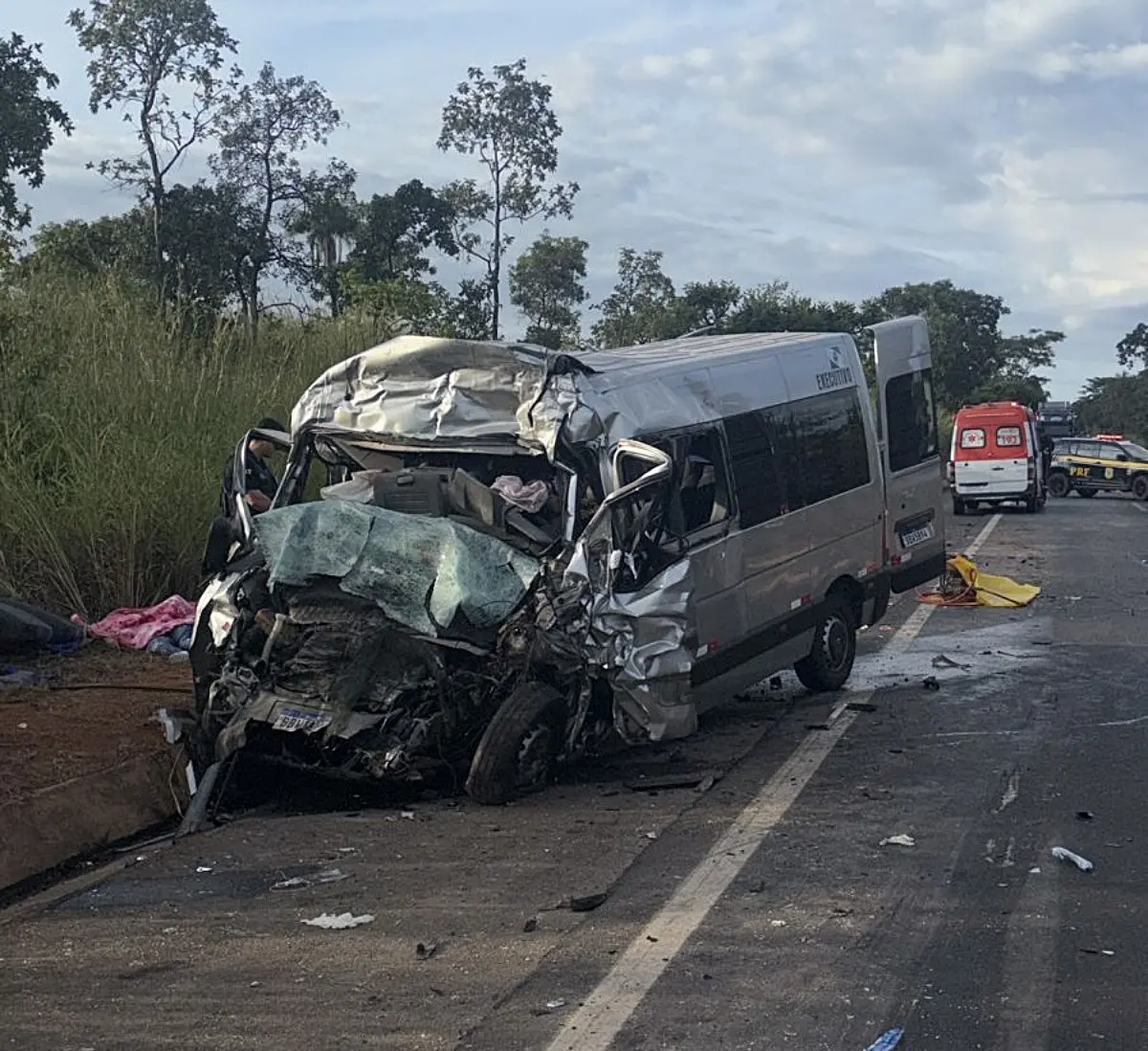 Van de acidente com 8 mortos em Formosa não tinha autorização para transporte de passageiros