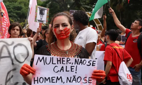 Filhos de mulheres vítimas de feminicídio passam a receber benefício do INSS
