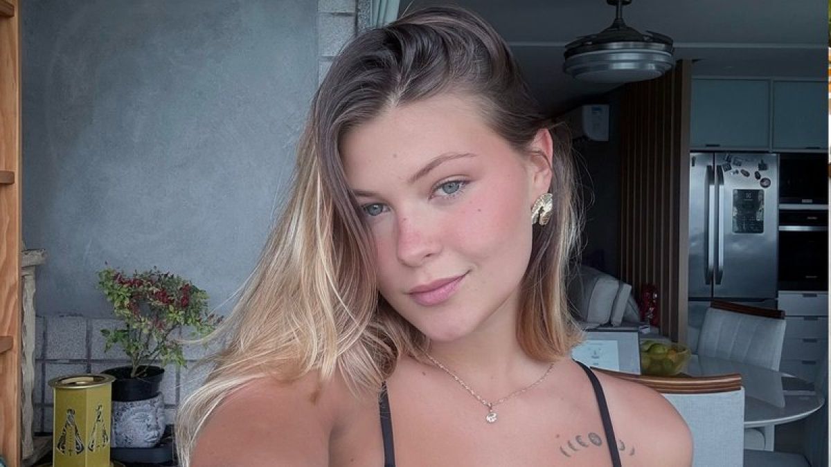 Nikki Meneghel diz que tem vergonha de postar fotos: Tímida