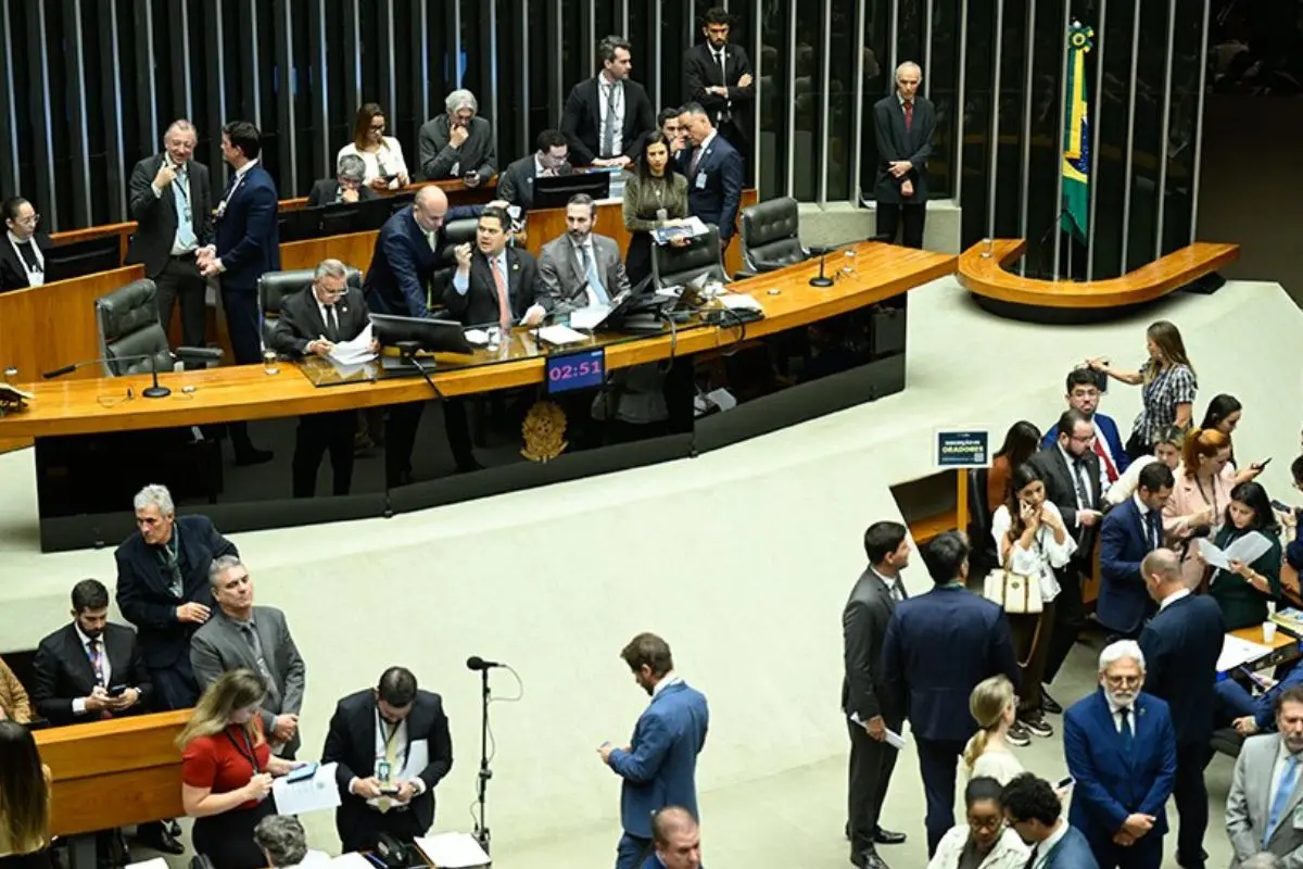 Congresso derruba vetos de Lula e libera verba para municípios antes da eleição